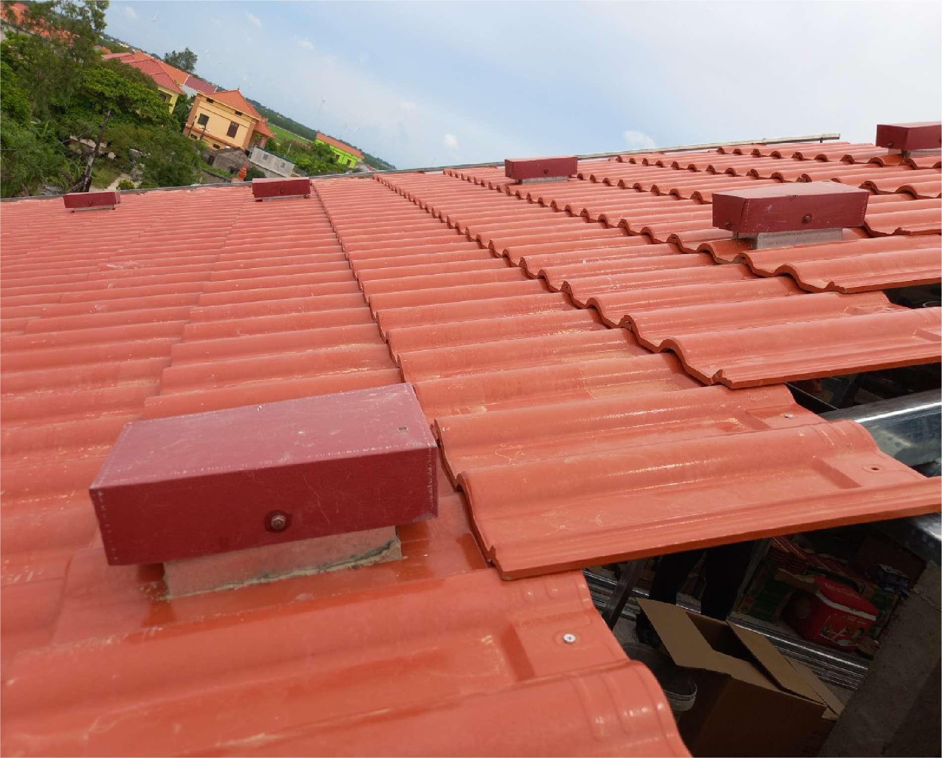 NHÀ Ở TRUYỀN THỐNG (MẪU) LẮP ĐẶT CỬA MÁI THÔNG GIÓ CHỐNG BÃO NGỌC LINH ĐƯỢC TRƯNG BÀY TẠI TÒA NHÀ XANH MỘT LIÊN HỢP QUỐC